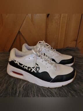 Nike Air Max White and Black Women's Athletic Sneakers with Leopard Accent Sz 8